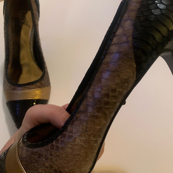 Carlos Santana antique gold / brown and black pointed toe faux snakeskin heels - Picture 8 of 8